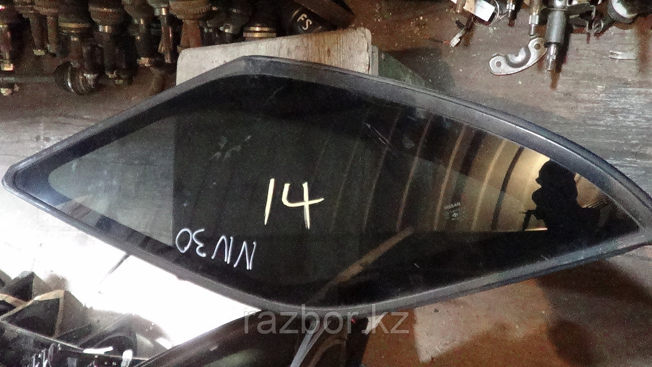 Nissan R'nessa артқы оң жақ әйнегі (ит жүргіш)