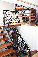 Кованная лестница с перилами