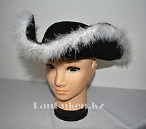Карнавальная шляпа Пирата с окантовкой из белого пуха 38*35 см