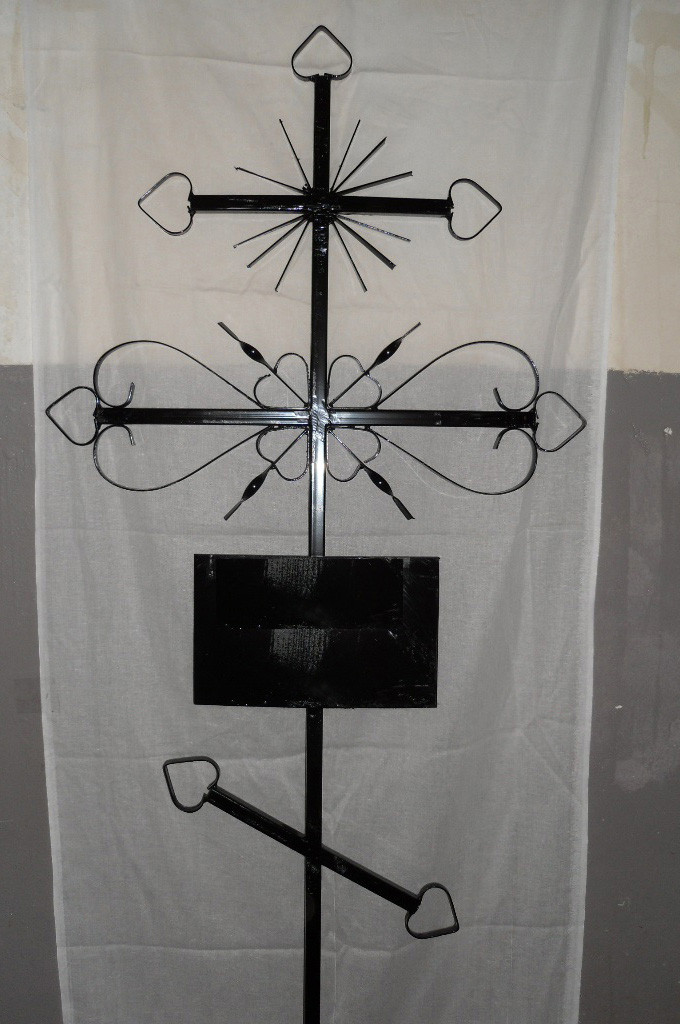 Крест православный металлический с табличкой