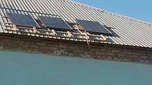 Наши клиенты с Кызылорды приобрели автономную солнечную электростанцию на 2 кВт/день. Установили у себя на крыше и все комплектующие как показано на рисунках.