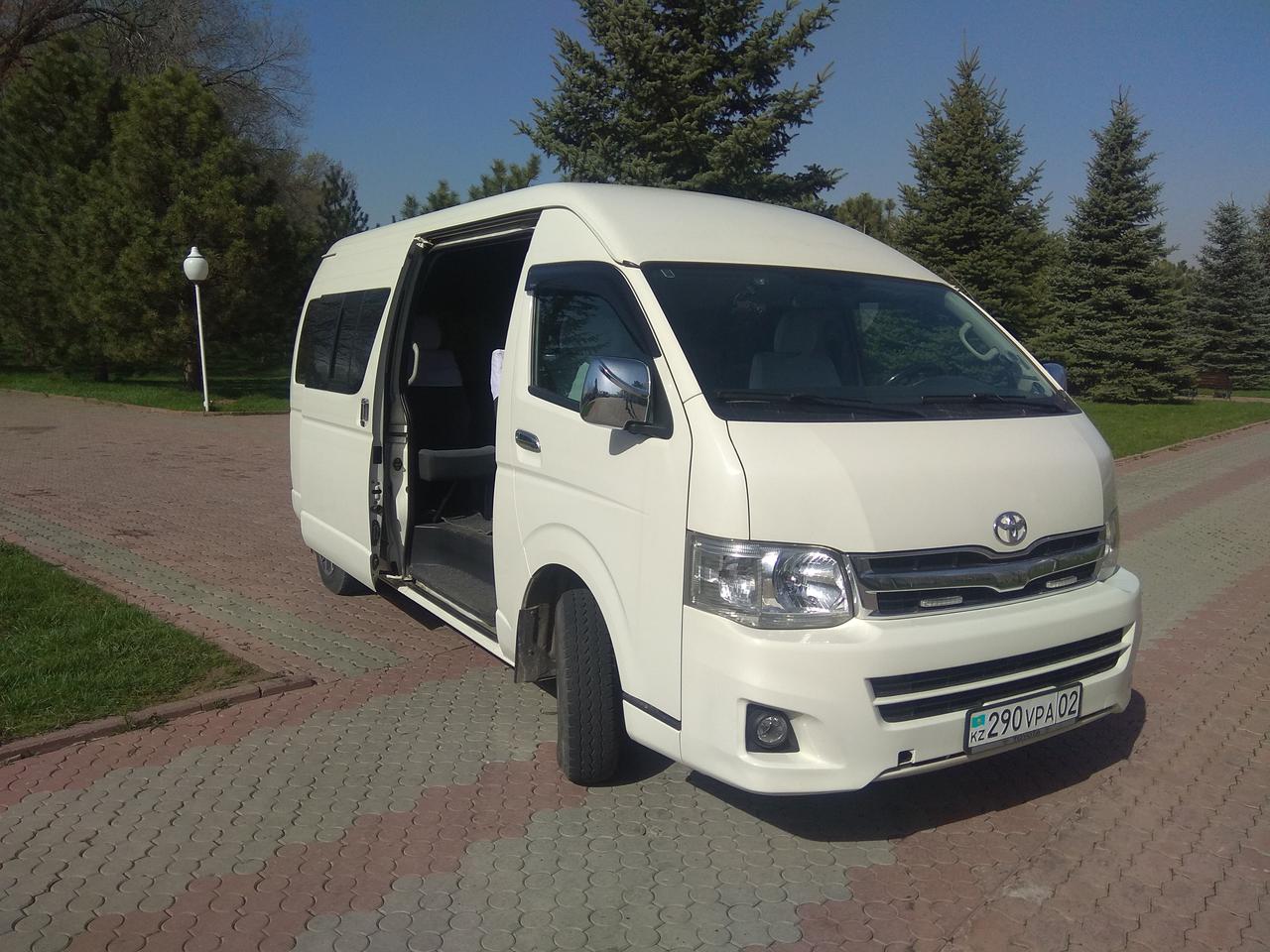 Аренда микроавтобуса Toyota Hiace 14 мест