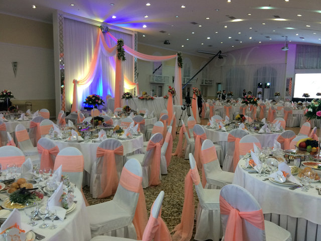 Оформление свадьбы в персиковом цвете в зале Princess Hall 11