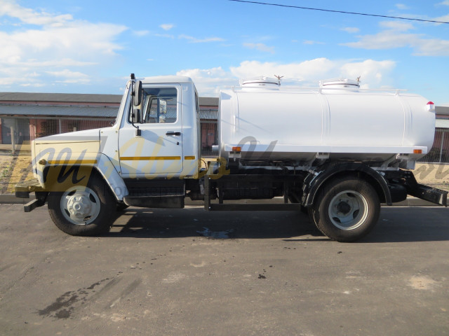 Газ 3309. Молоковоз (2 отсека), крашенная.