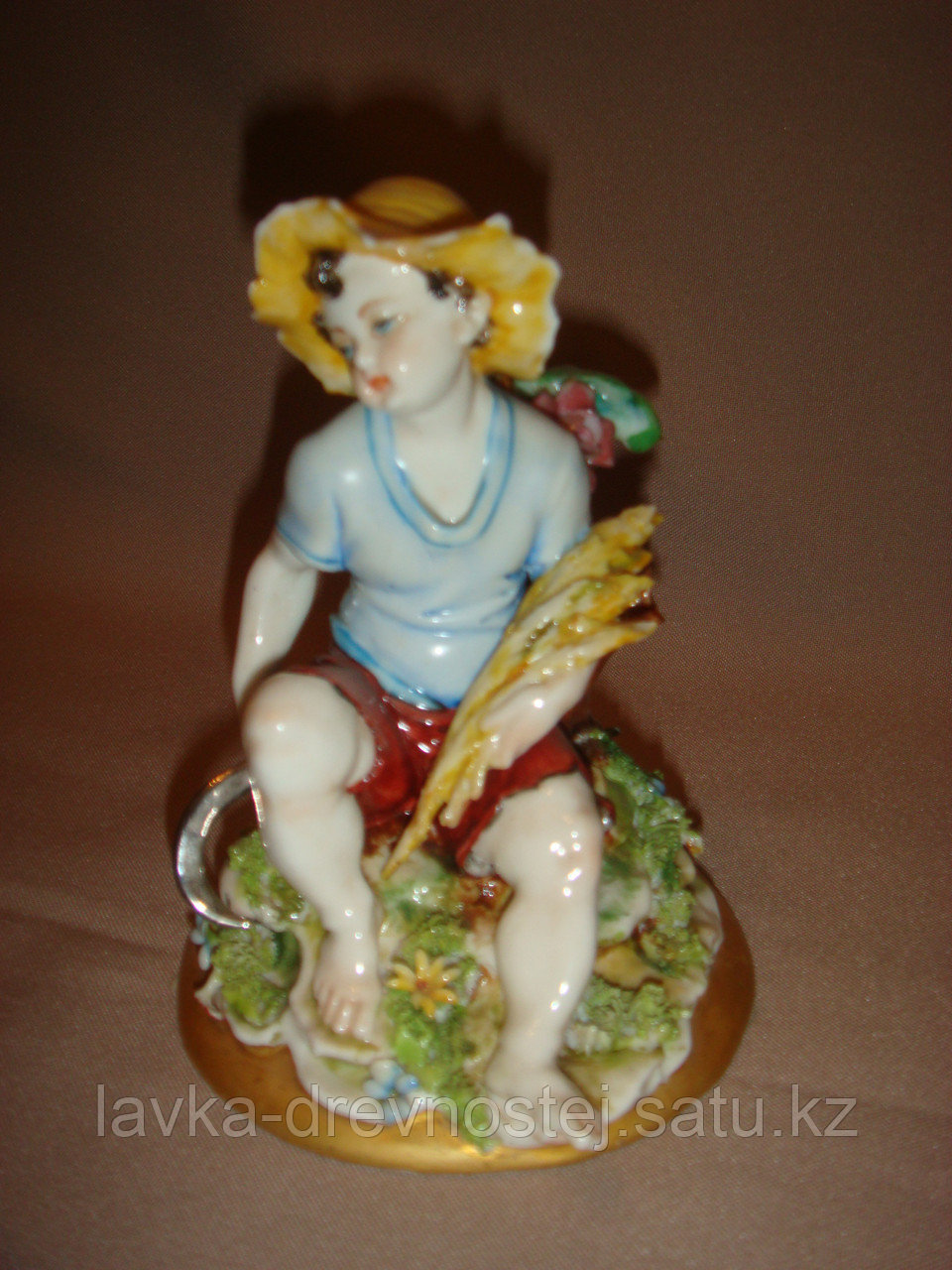 Антикварная фарфоровая статуэтка "Мальчик с серпом" - фото 1 - id-p45426267