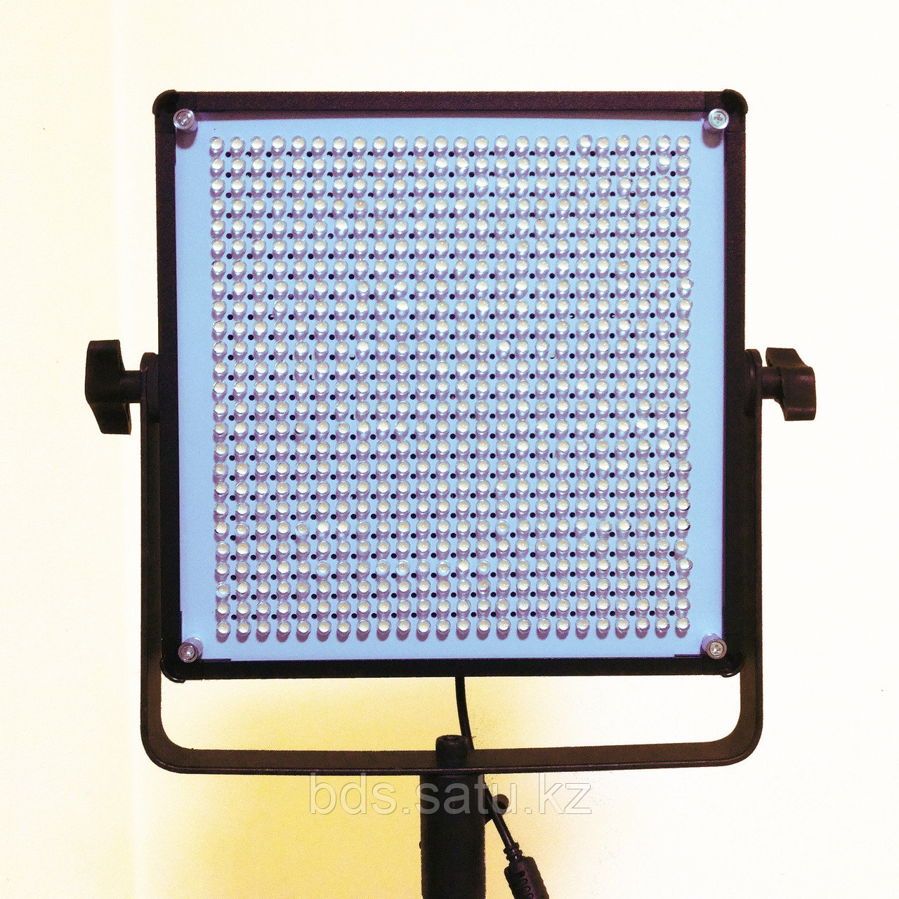 Студийный источник постоянного света LED600DS (600 светодиодов)