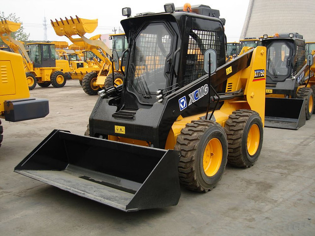 Мини-погрузчик XCMG XT740