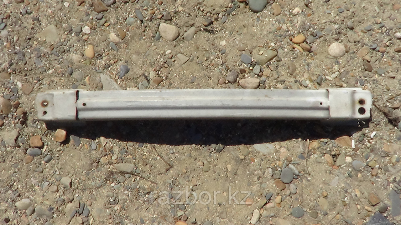 Усилитель бампера передний Honda Logo