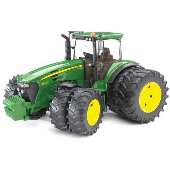 Трактор John Deere 7930 с двойными колёсами