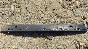 Усилитель бампера задний Nissan R'nessa