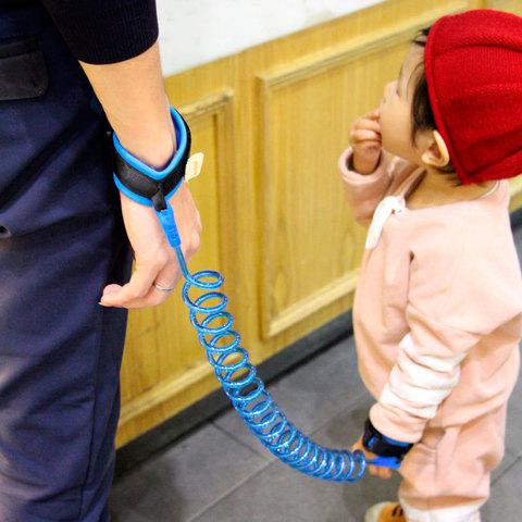 Ремень-шлейка страховочный на запястье для ребенка Lost Link (Оранжевый / 1,5 метра) - фото 3 - id-p53443856