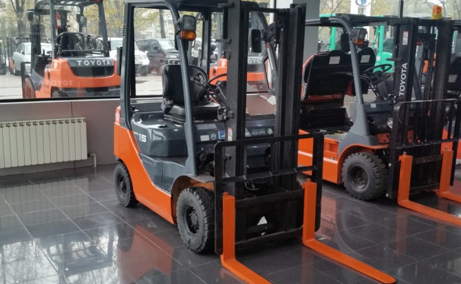 Вилочный погрузчик TOYOTA 02-8FGL15 (2014)
