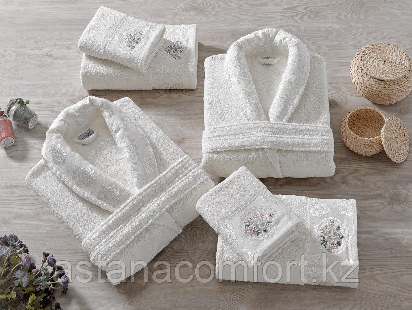 Махровые халаты и полотенца для семьи. Подарочный набор. Турция.