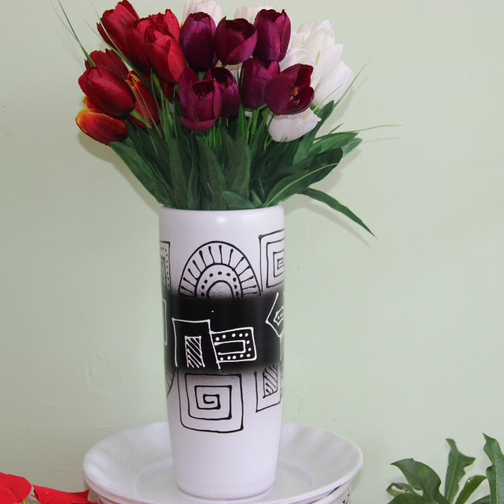 Керамическая ваза для цветов ручной работы "Абстракция черное на белом.",20-25 см .Цилиндрической формы