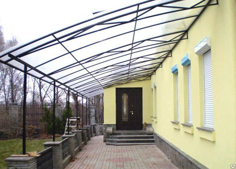 Навес из  поликарбоната пристроенный к дому