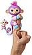 WowWee Fingerlings - Интерактивная ручная обезьянка Violet с малышом Hope  , фото 3