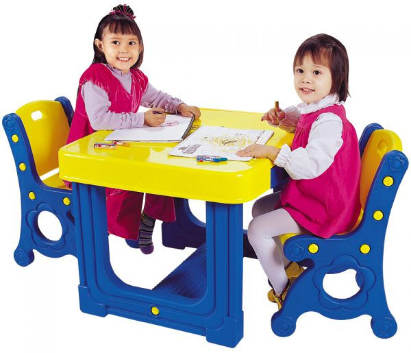 Парта с двумя стульями Haenim Toys DS-905