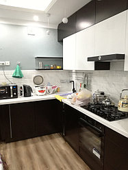 Кухонный гарнитур черно - белый