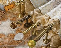 Карнизы из латуни и муранского стекла ручной работы