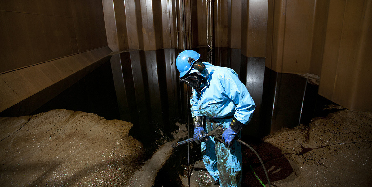 очистка донных отложений. зачистка рвс от донных отложений. очистка емкостей от нефтепродуктов. чистка резервуаров азс. зачистка резервуаров рвс.