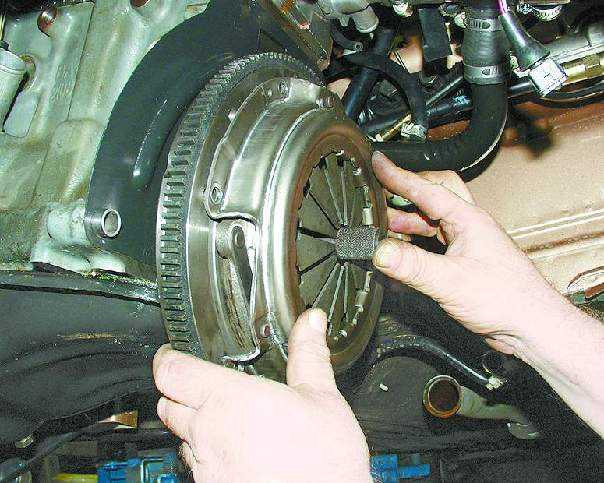 Кожух сцепления 406 дв б/у