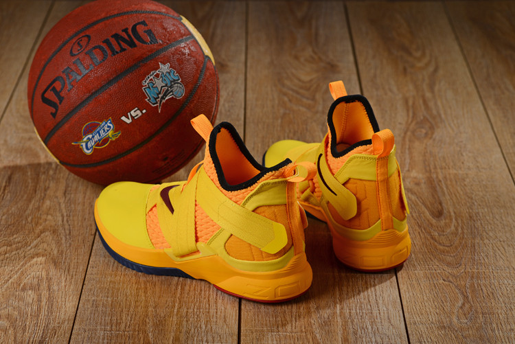 Баскетбольные кроссовки Nike Lebron 12 Soldier - фото 2 - id-p55396710