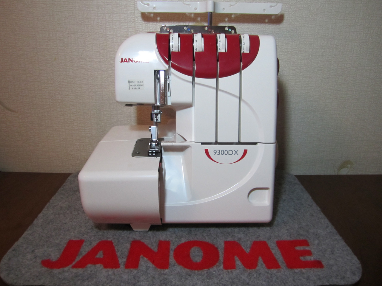 Оверлок Janome 9300 DX - Показываю и обучаю