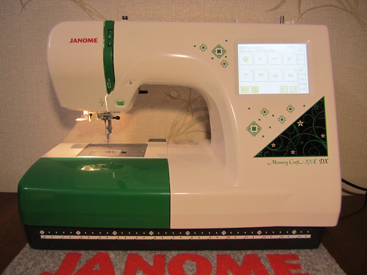 Janome Memory Craft 370 E DX