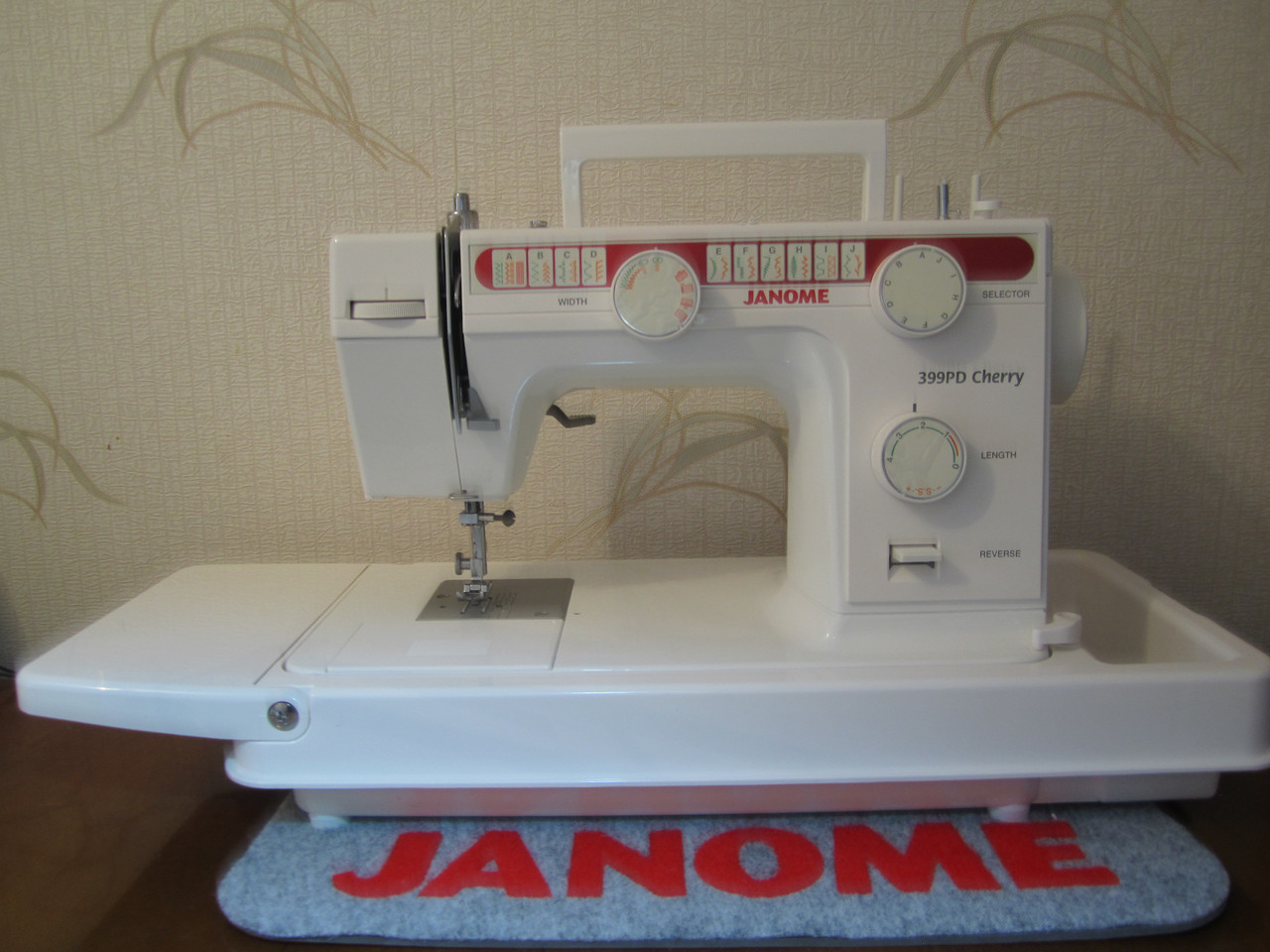 Швейная машинка Janome 399 PD Cherry со столиком - фото 1 - id-p55857932