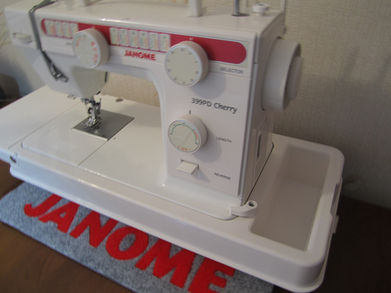 Швейная машинка Janome 399 PD Cherry со столиком - фото 4 - id-p55857932