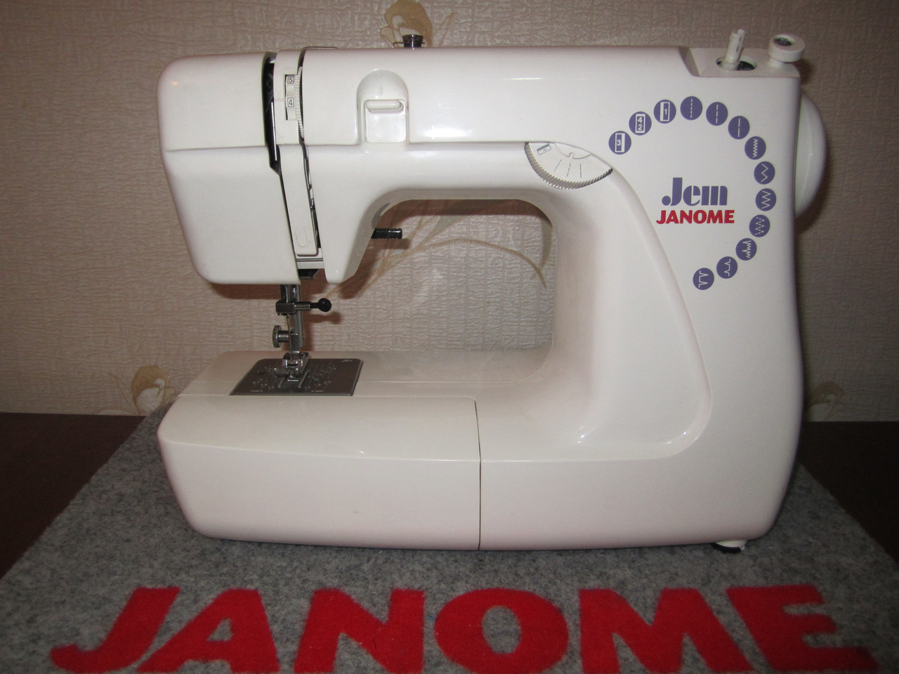 Швейная машинка Janome Jem UK