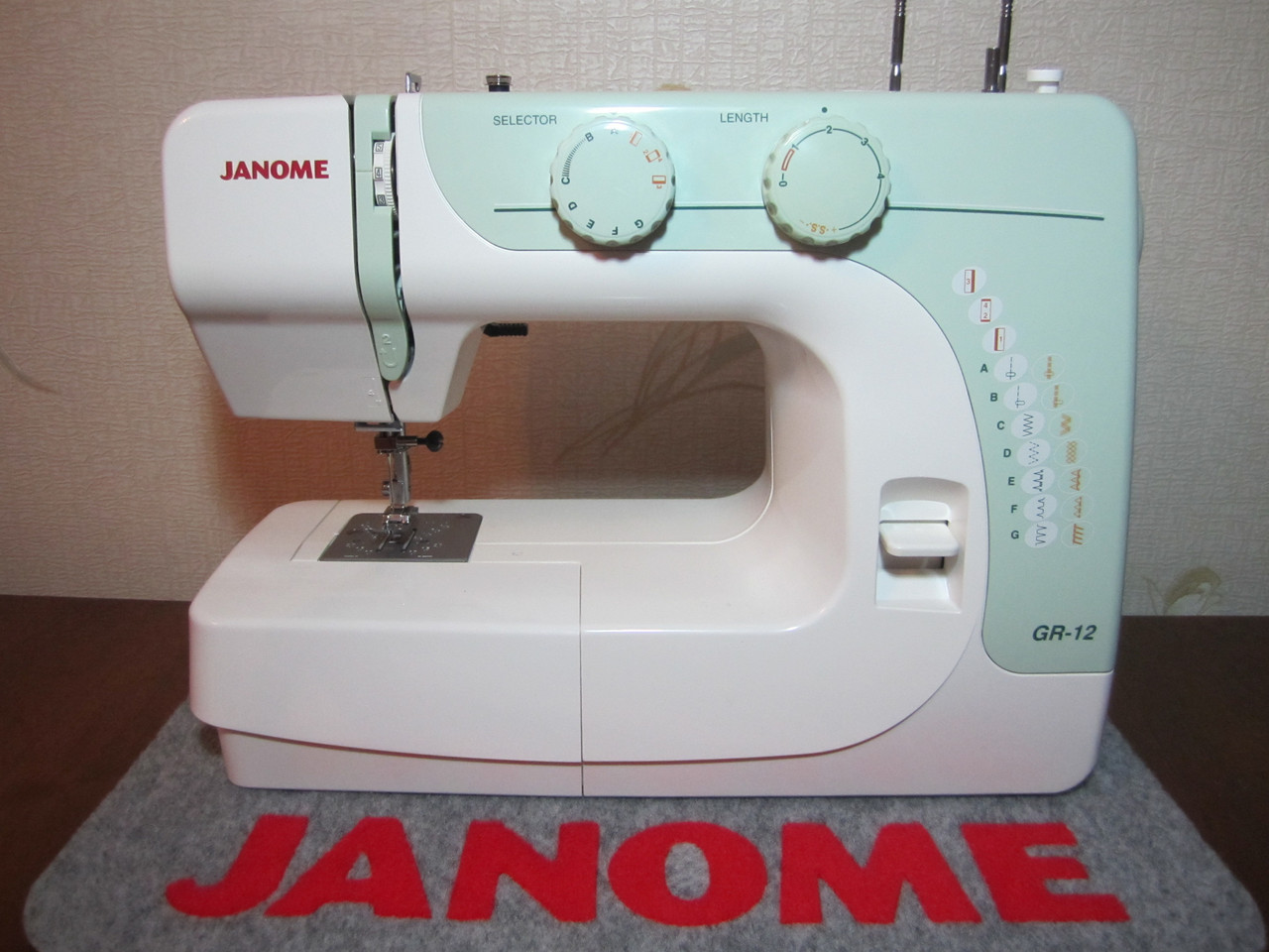 Швейная машина Janome GR-12