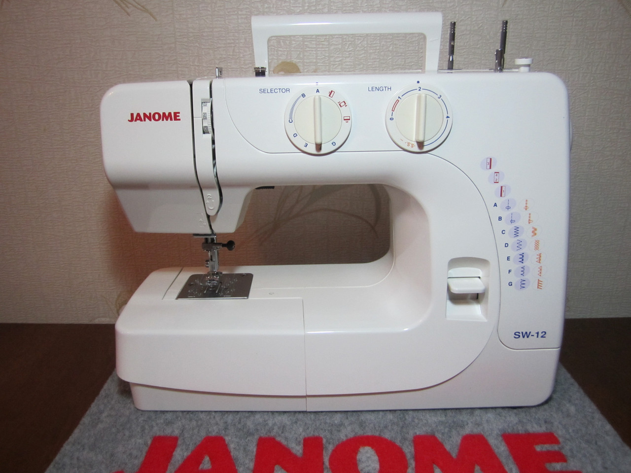 Швейная машинка Janome SW 12