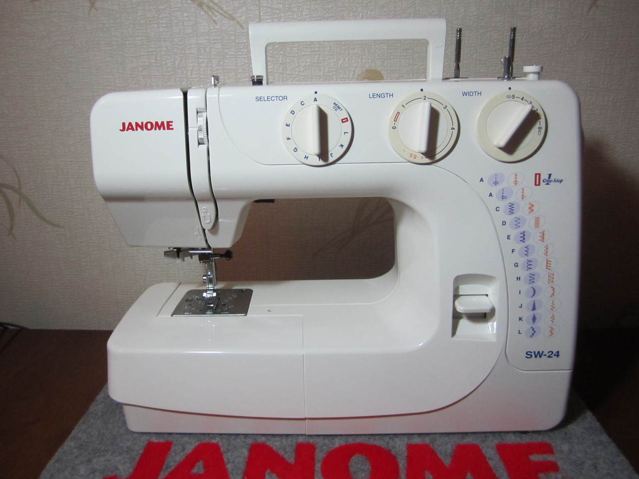 Швейная машинка Janome SW 24