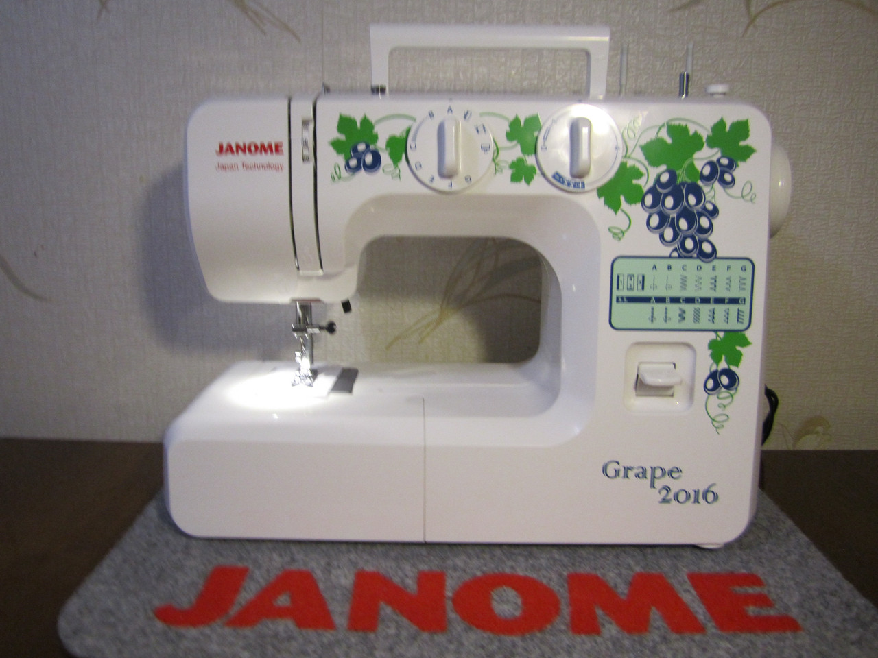 Janome Grape 2016 Электромеханическая швейная машина