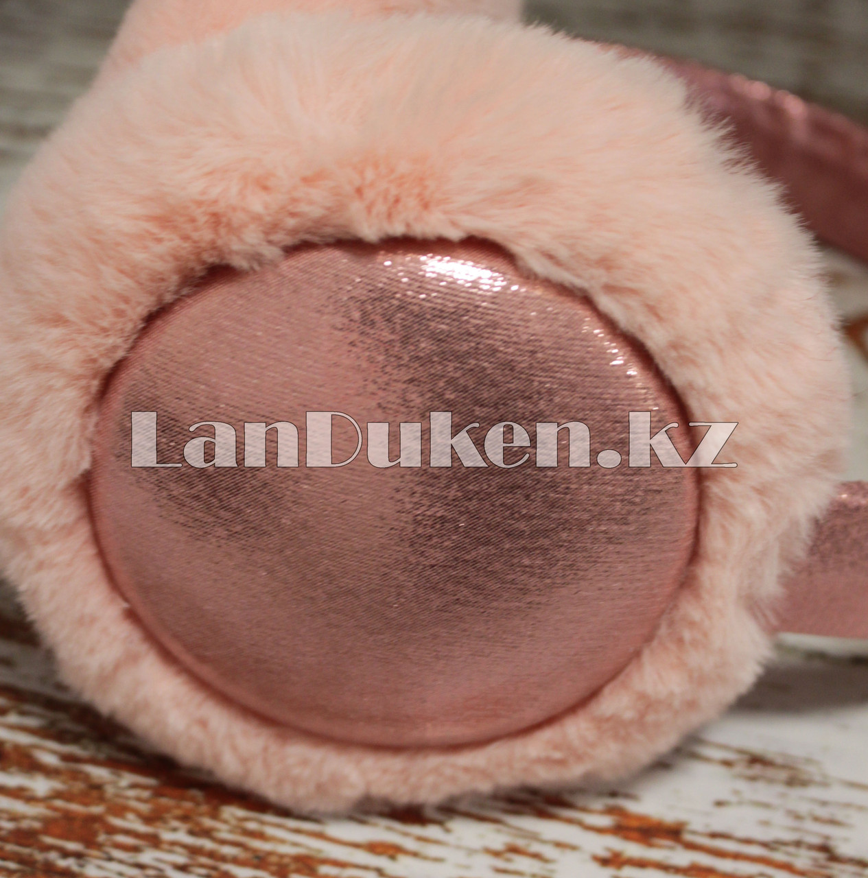 Меховые наушники с переливающейся тканью 18815-6 светло-розовые - фото 6 - id-p56108802
