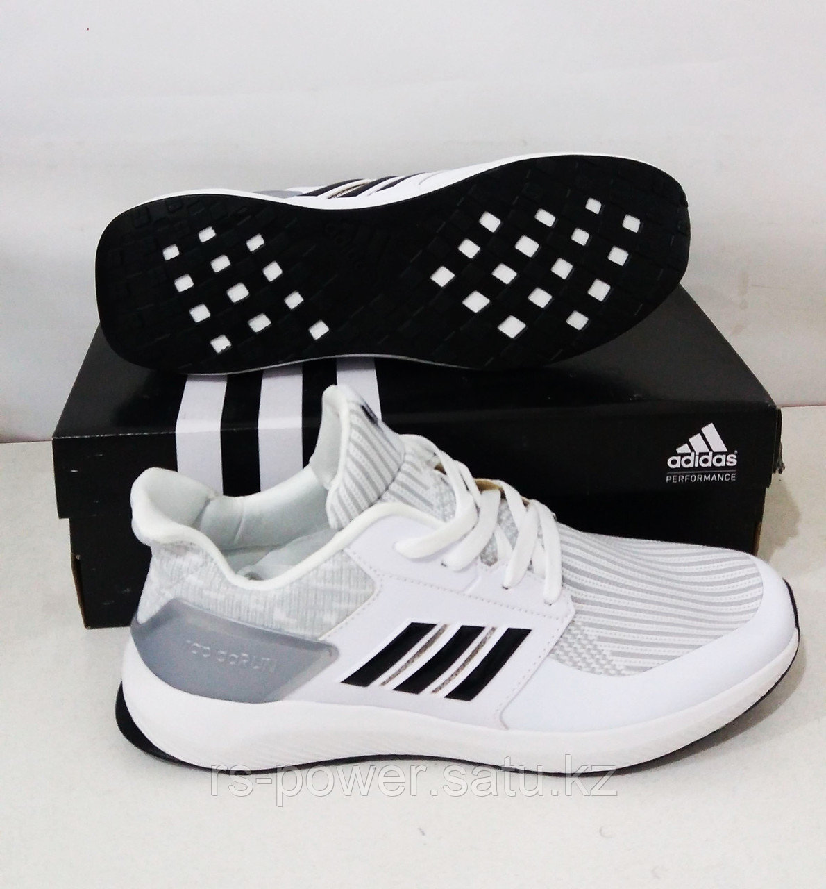 Кроссовки Adidas
