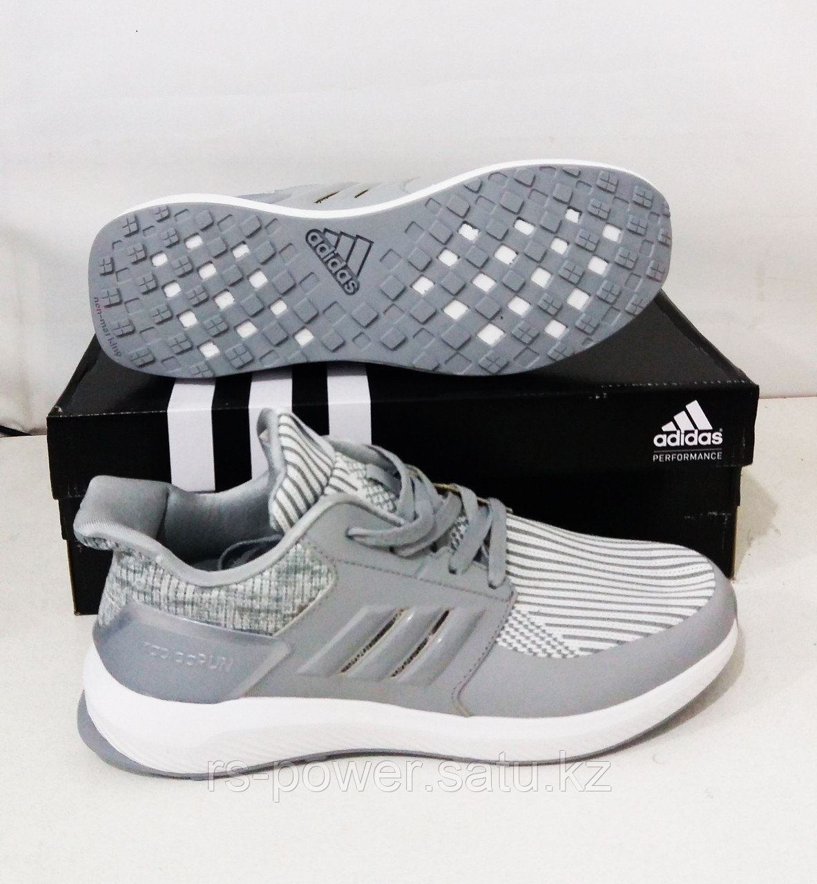 Кроссовки Adidas