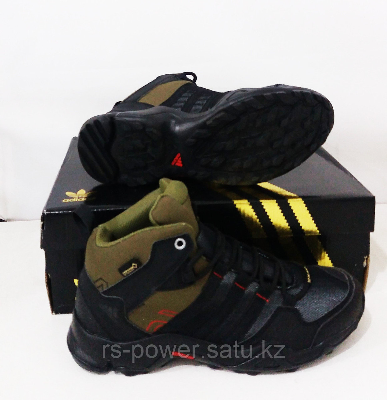 Кроссовки Adidas