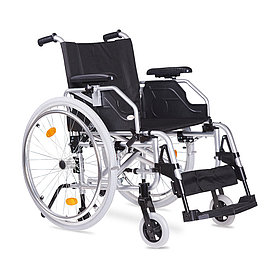 Облегченная и маневренная кресло-коляска для инвалидов "Armed" FS959LQ