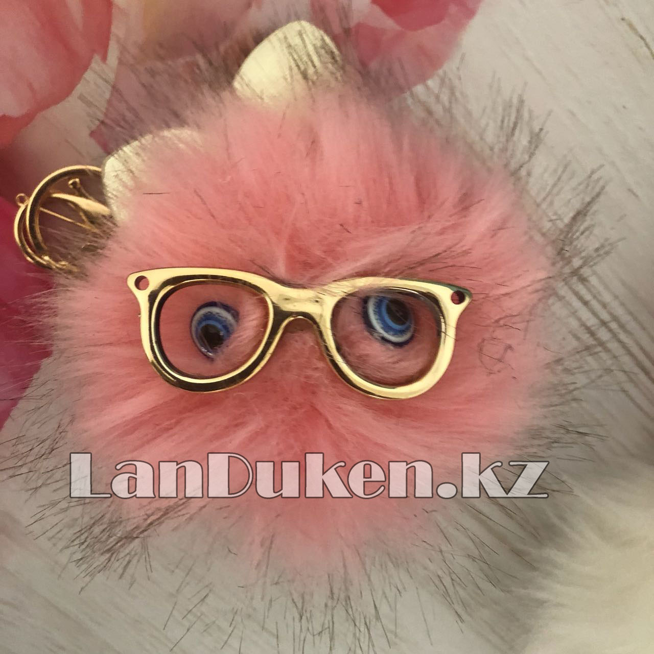 Помпон меховой "Пушистик" с ушками глазами и очками розовый - фото 2 - id-p55936006