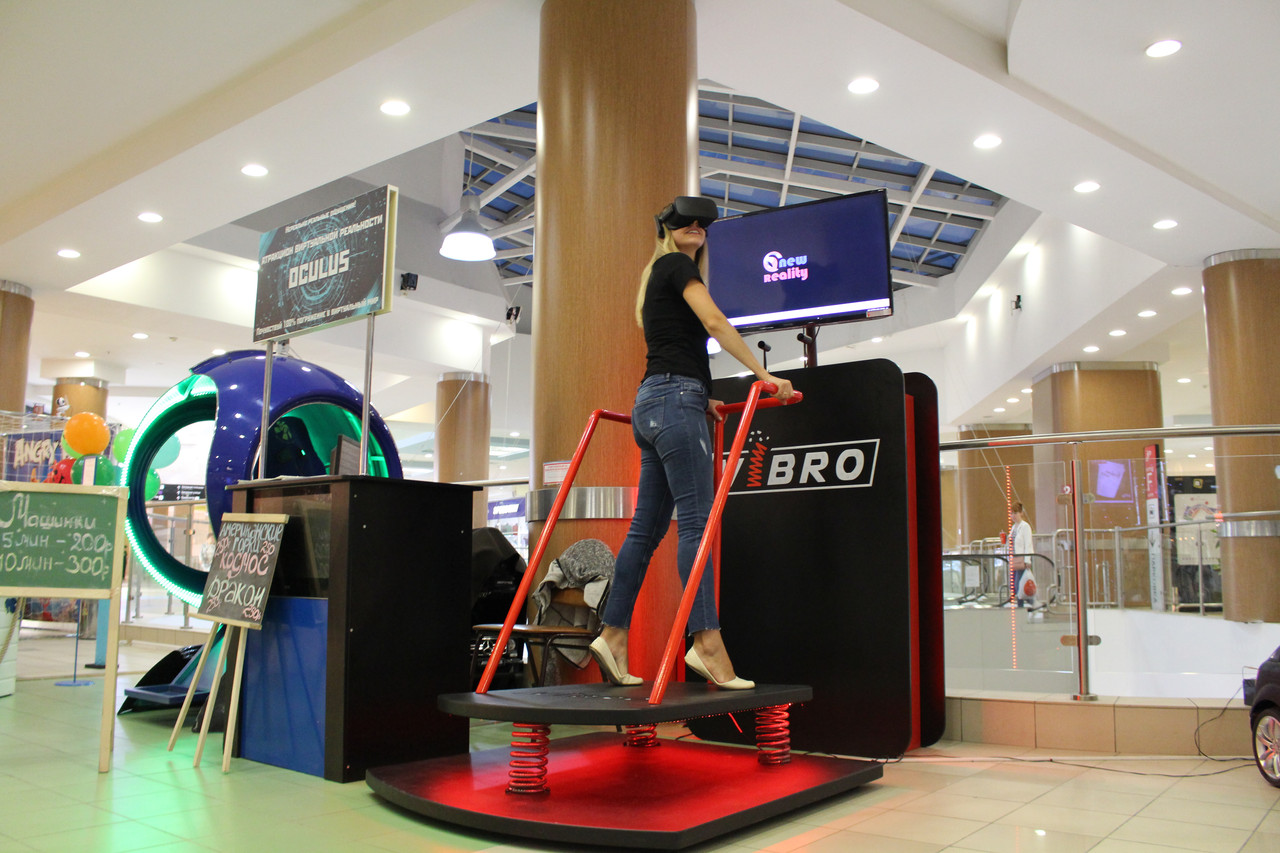 Виртуальные аттракционы москва. Аттракцион виртуальной реальности. Тц ривьера unreal place. Бутурлиновка аттракцион виртуальной реальности. Симулятор дельтаплан vr.
