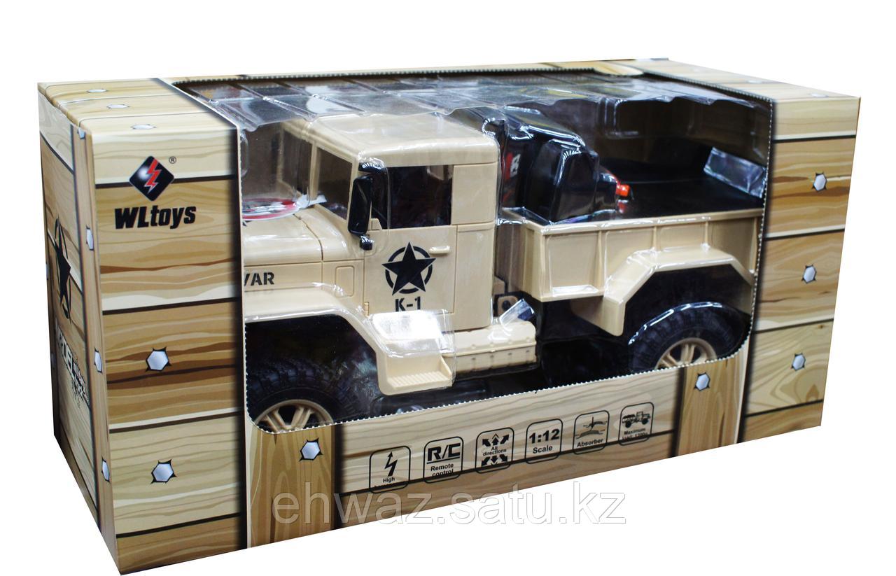 Грузовик WLtoys на пульте управления