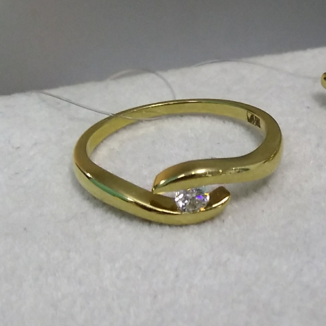 Кольцо с бриллиантом / жёлтое золото - 17 размер