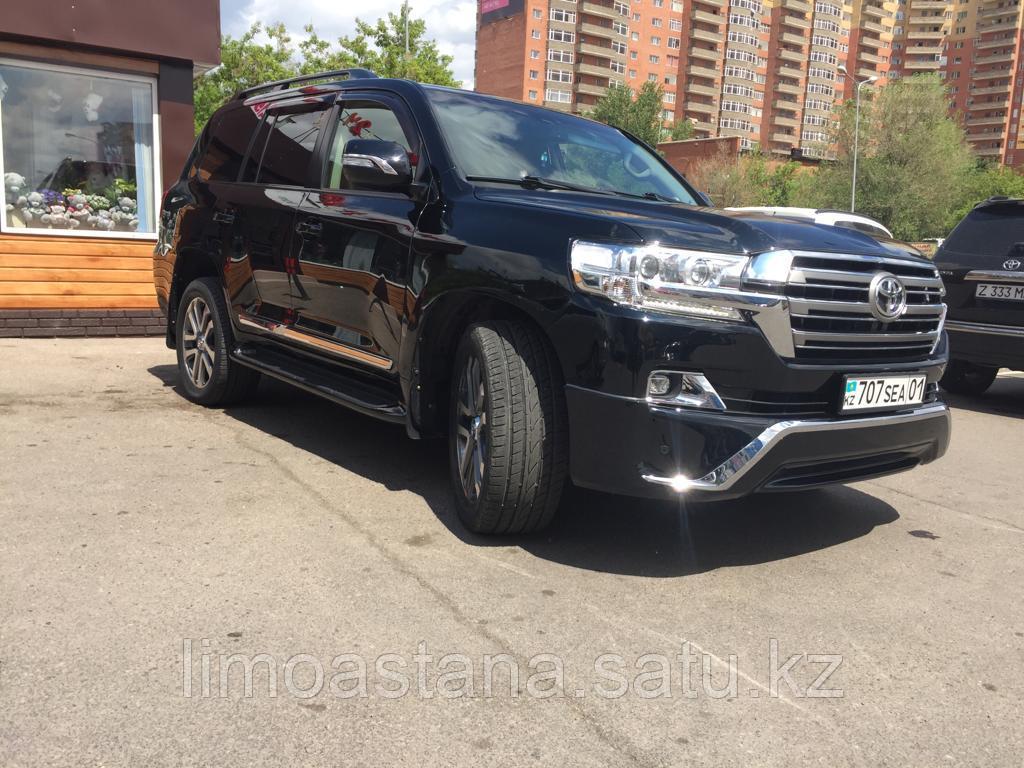 Прокат легкового автомобиля Land Cruiser 200 черного цвета