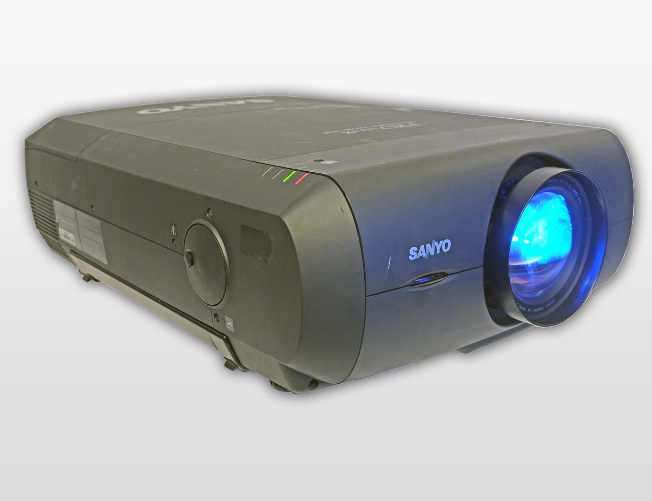 Sanyo plc. Sanyo PLC-xf47. Проектор Sanyo PLC XF 47 ЗТП. Проектор Sanyo Pro xtrax. Sanyo Pro xtrax Multiverse Projector.