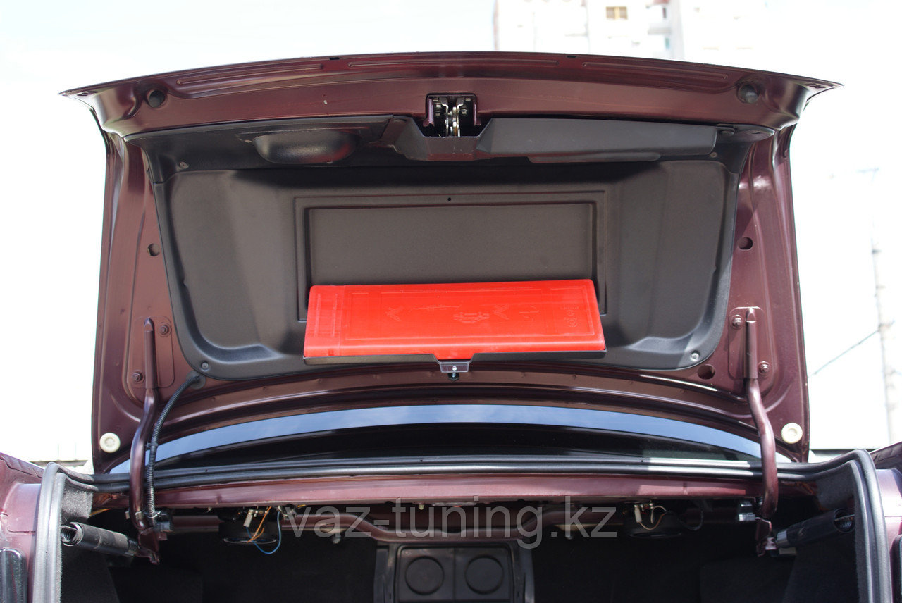 Обшивка крышки багажника Приора седан