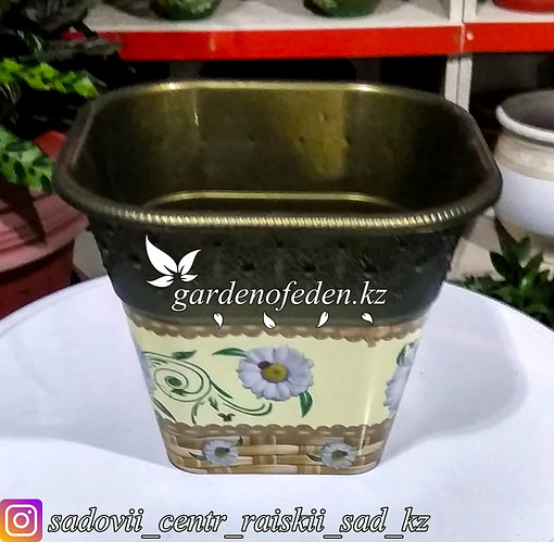 Пластиковое кашпо квадратное "Веста". Цвет: Золотистый. Объем: 1.5л