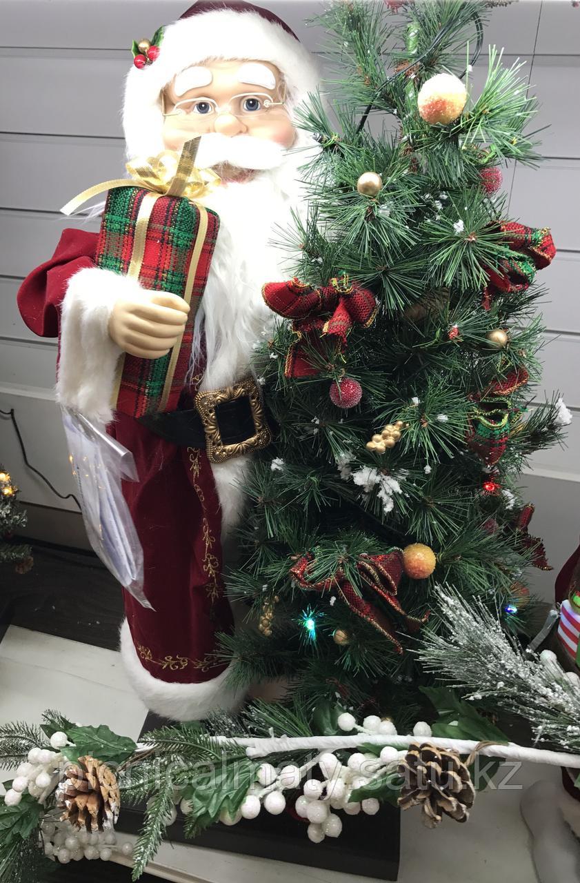 Санта с елкой