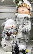 Снеговик с девочкой